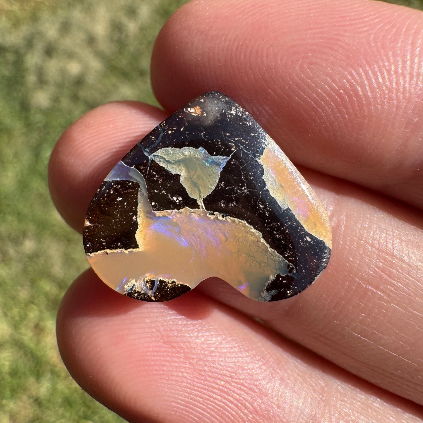 7.73 Ct heart boulder opal