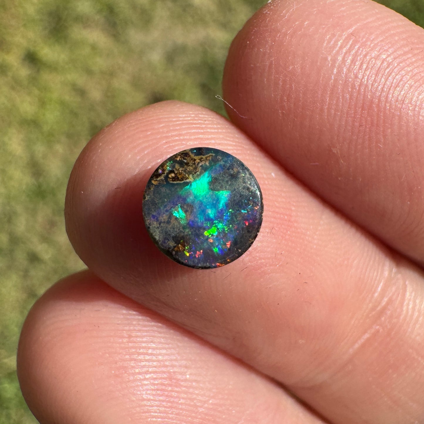 1.08 Ct small circle boulder opal
