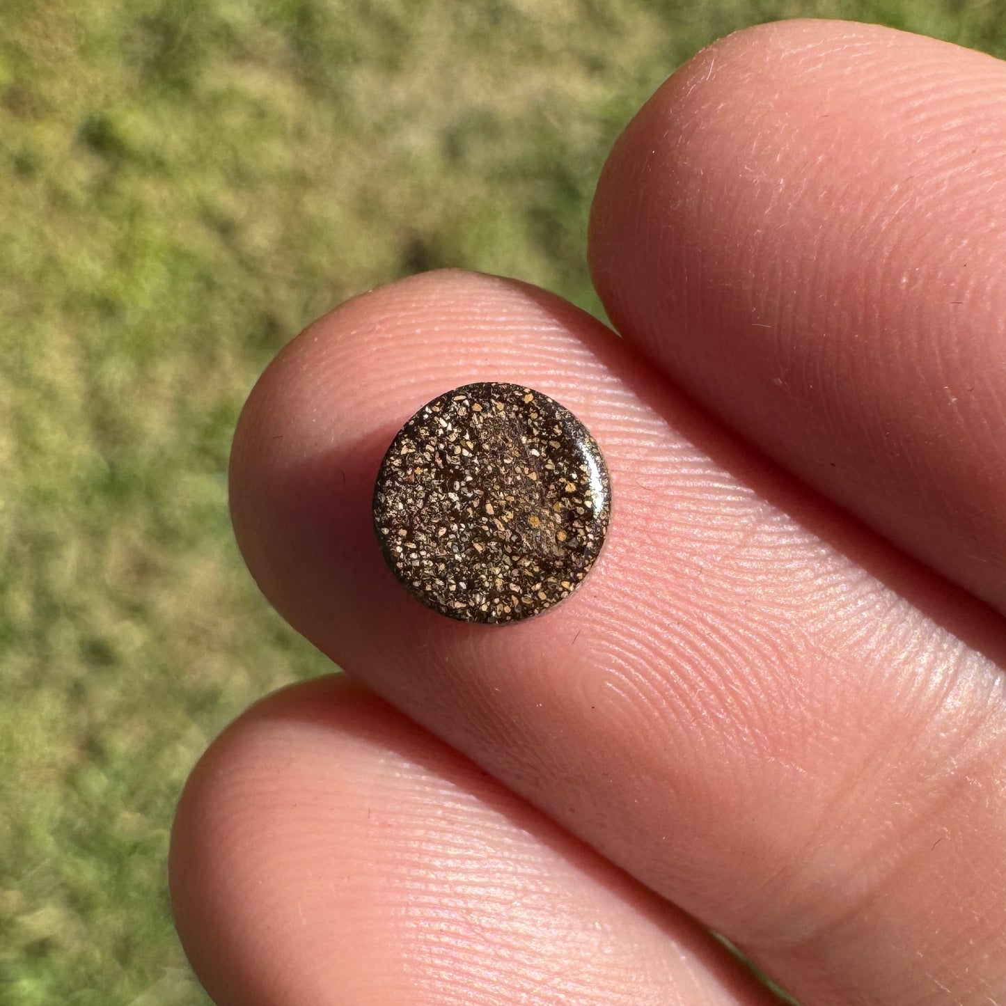 1.08 Ct small circle boulder opal