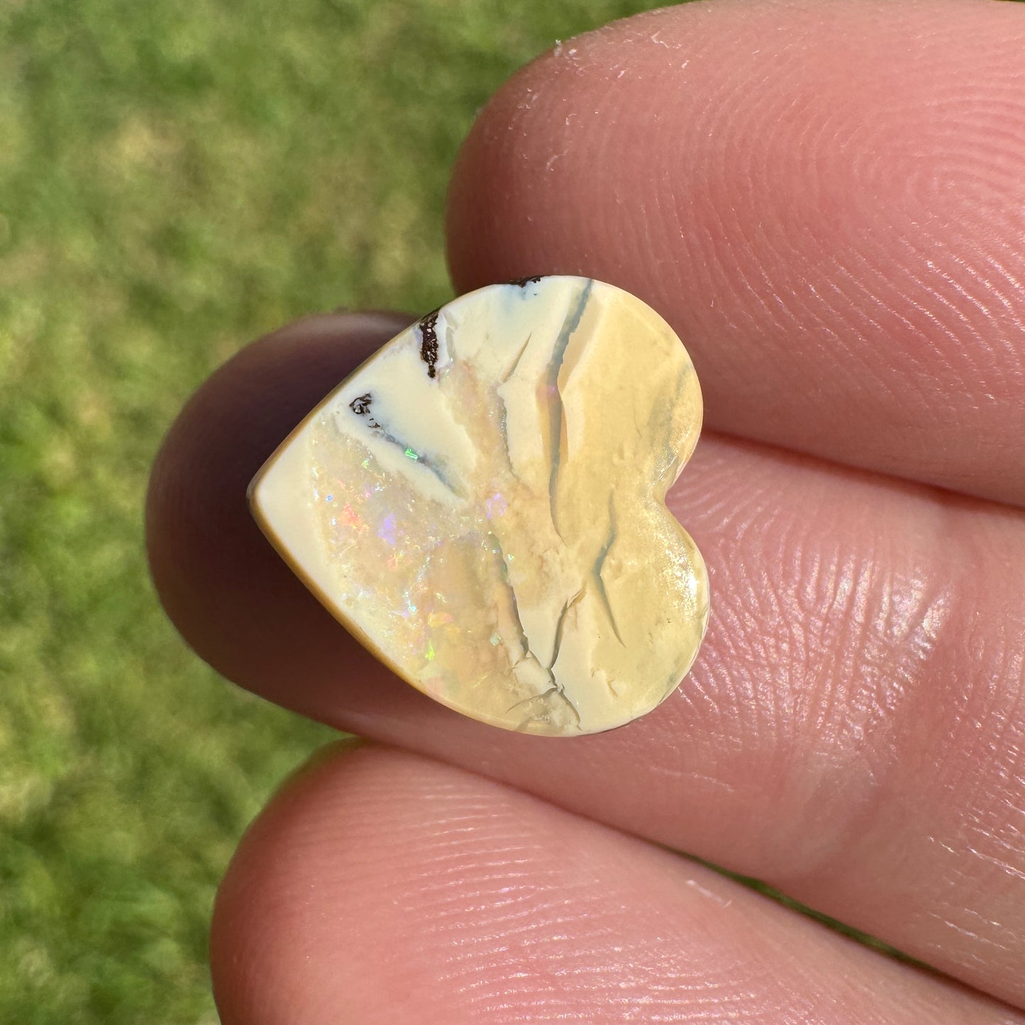 4.52 Ct heart boulder opal