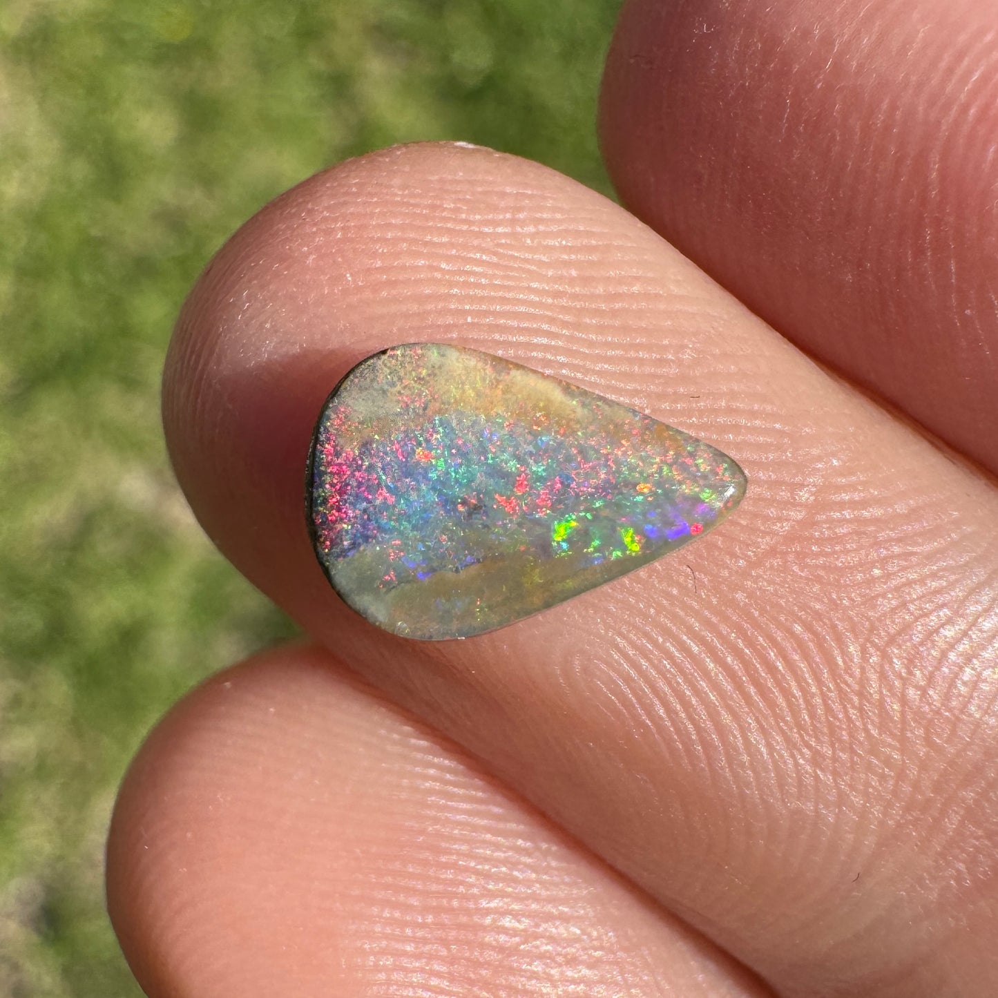 0.89 Ct small boulder opal