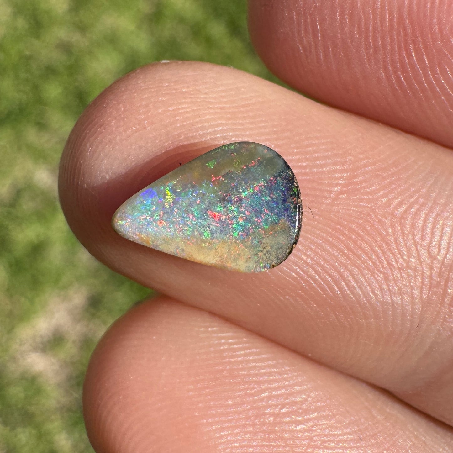 0.89 Ct small boulder opal