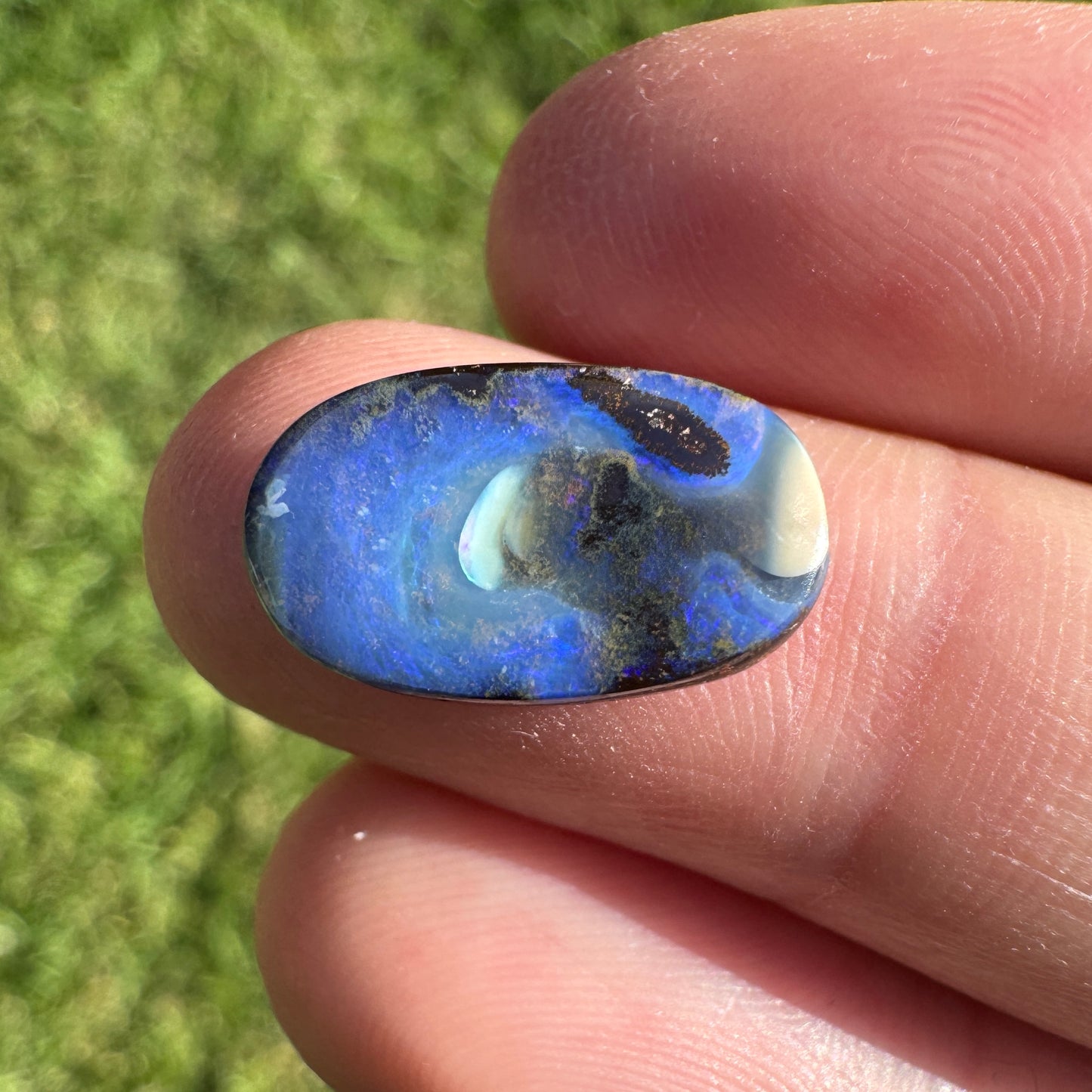 4.46 Ct oval boulder opal