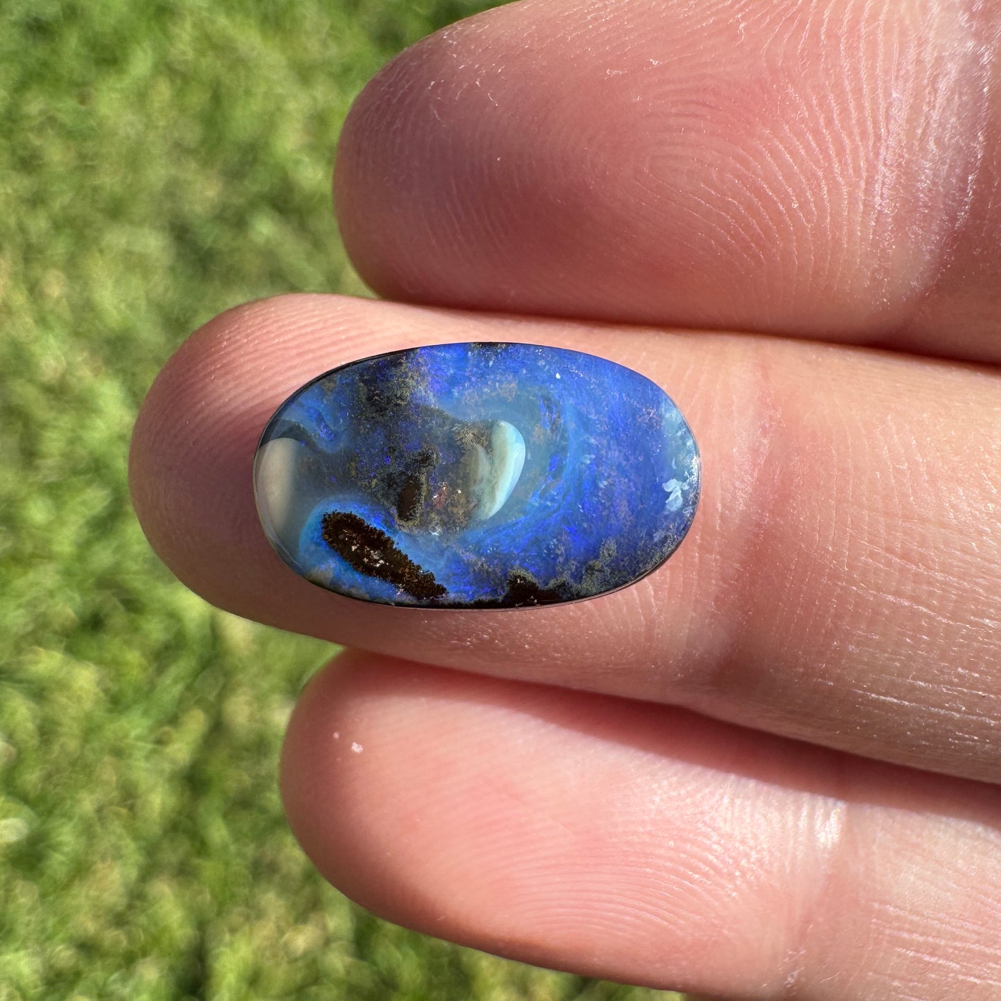 4.46 Ct oval boulder opal