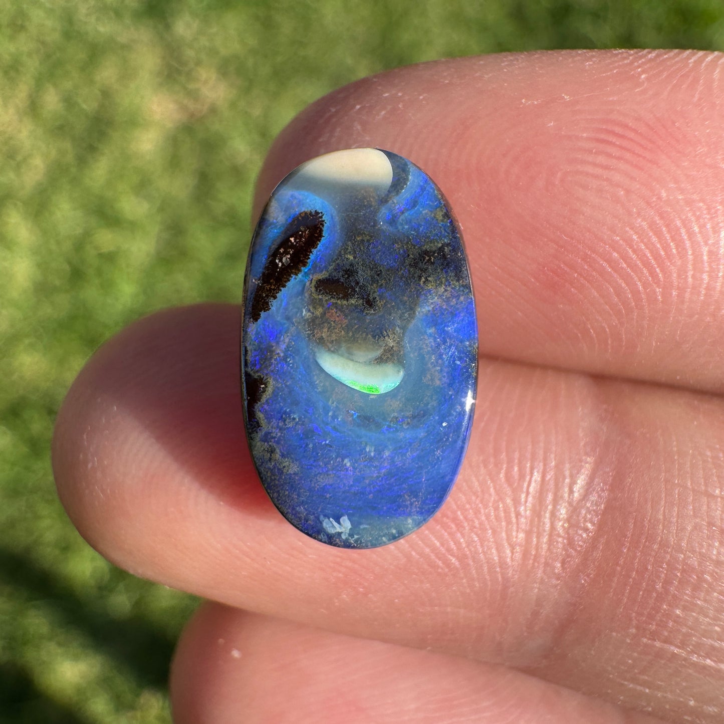 4.46 Ct oval boulder opal