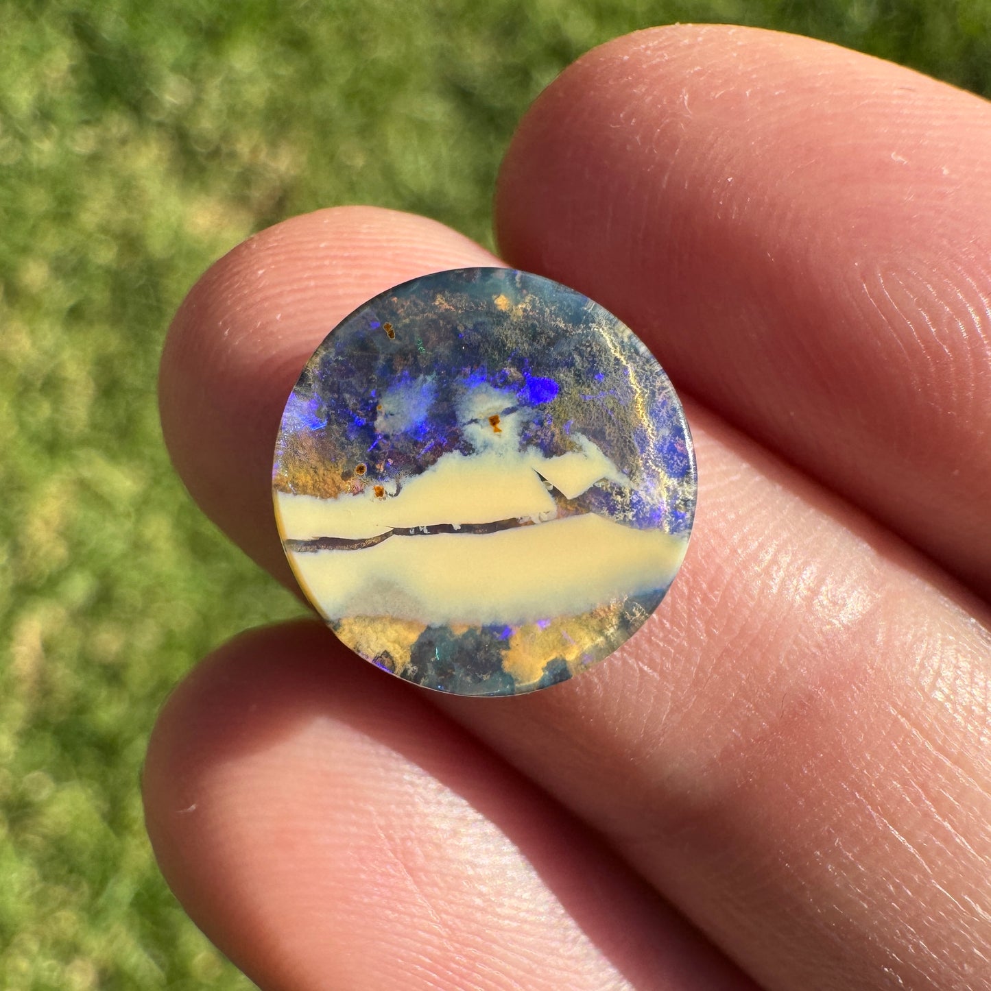 4.38 Ct round boulder opal