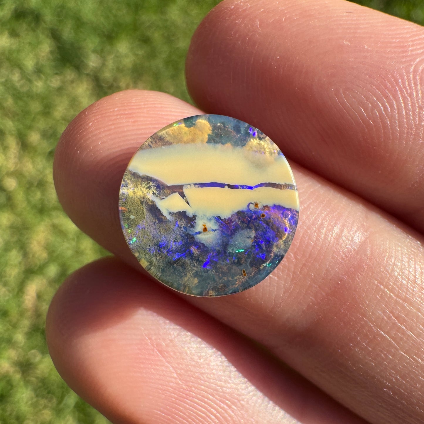 4.38 Ct round boulder opal