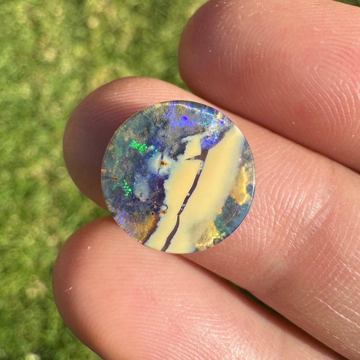 4.38 Ct round boulder opal
