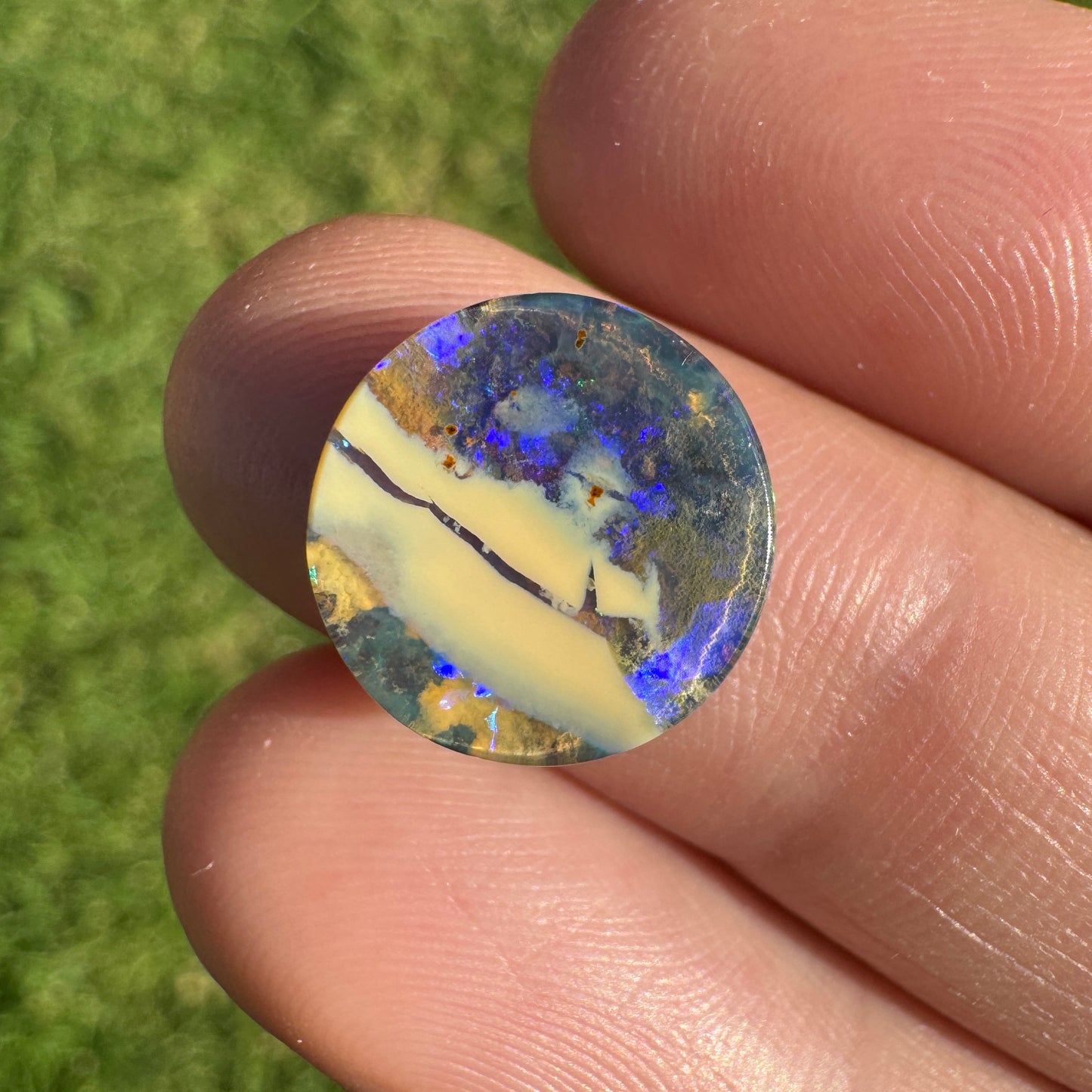 4.38 Ct round boulder opal