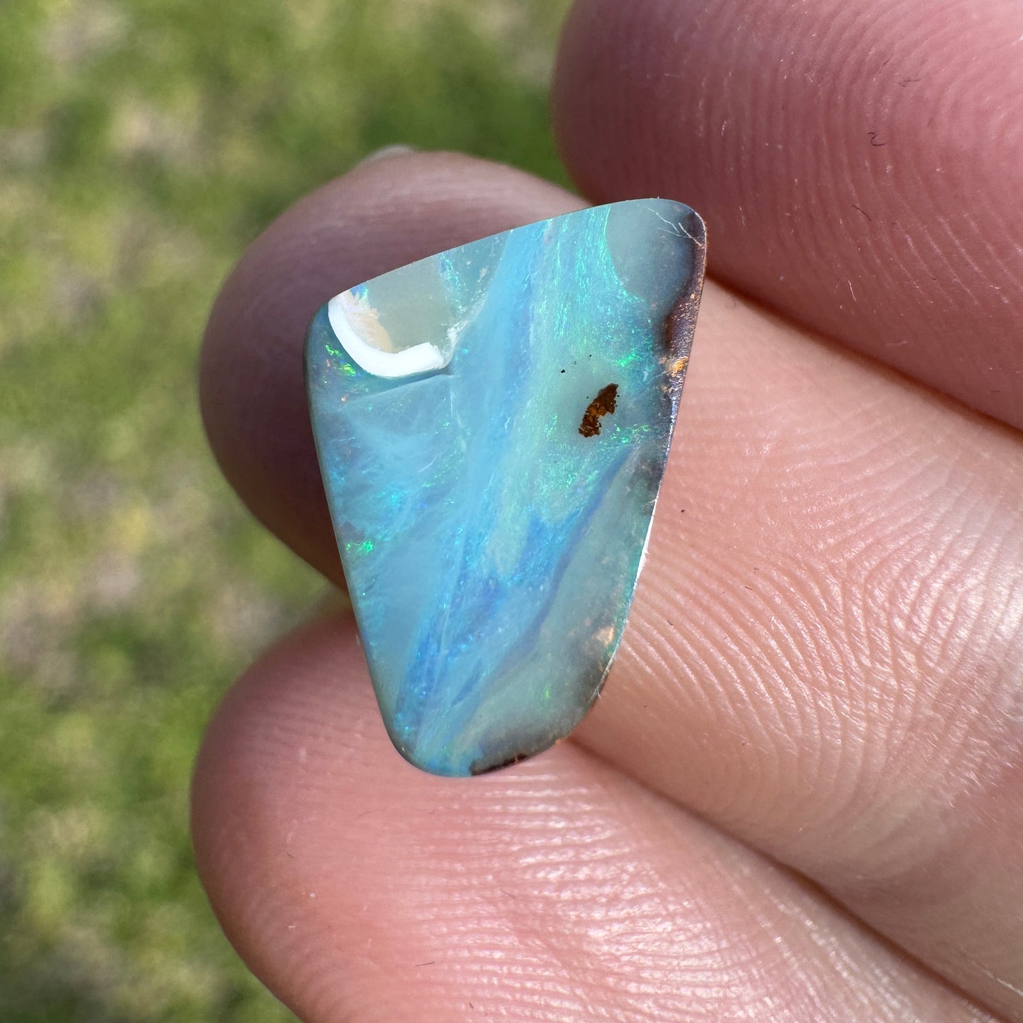 3.17 Ct small boulder opal