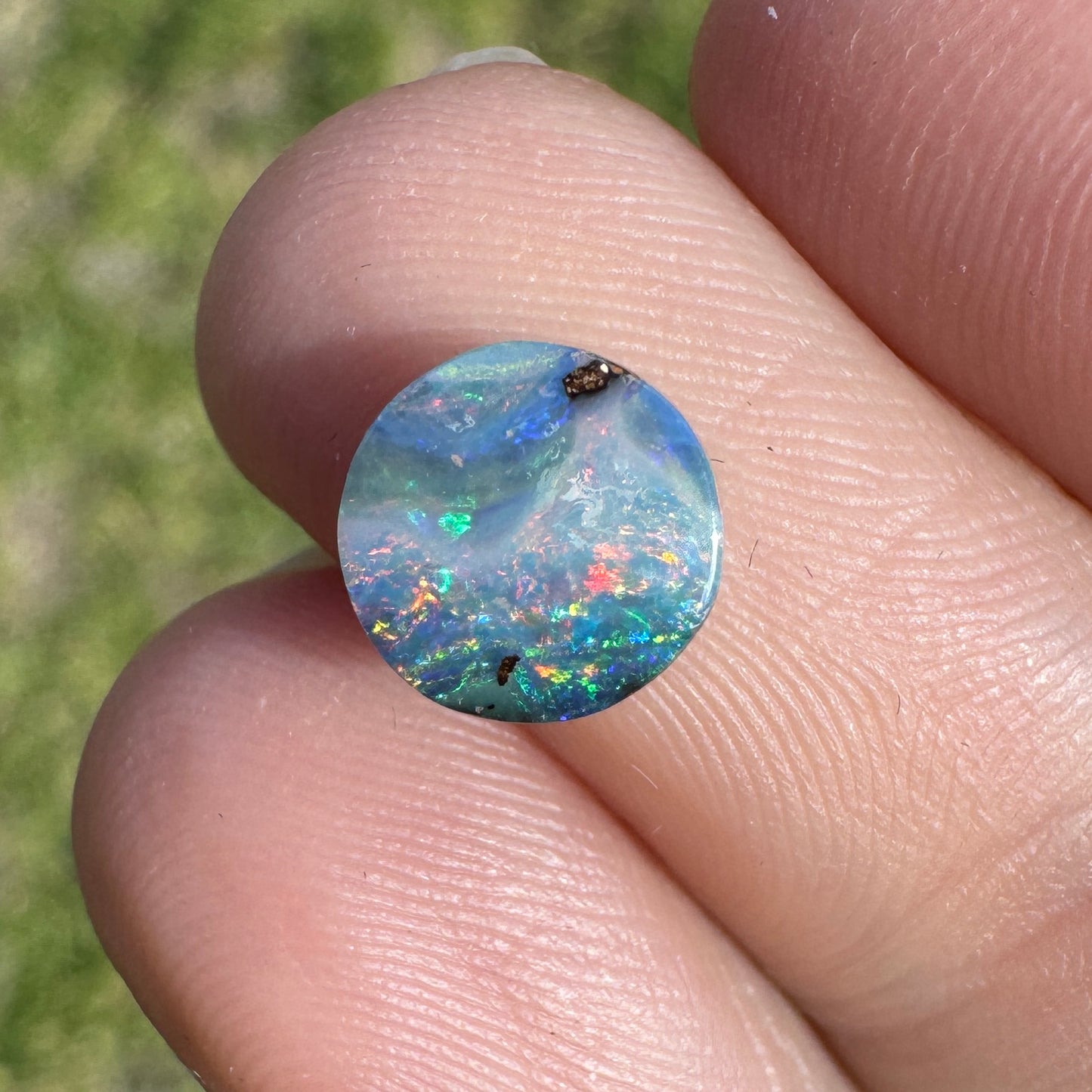 1.41 Ct small circle boulder opal