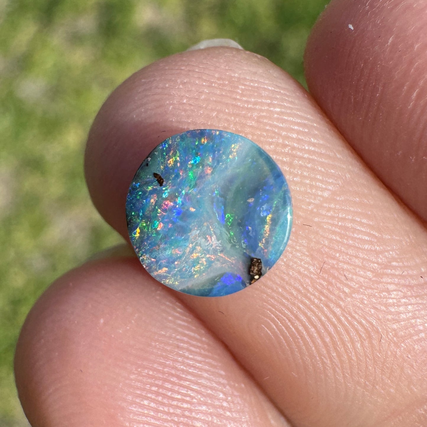1.41 Ct small circle boulder opal