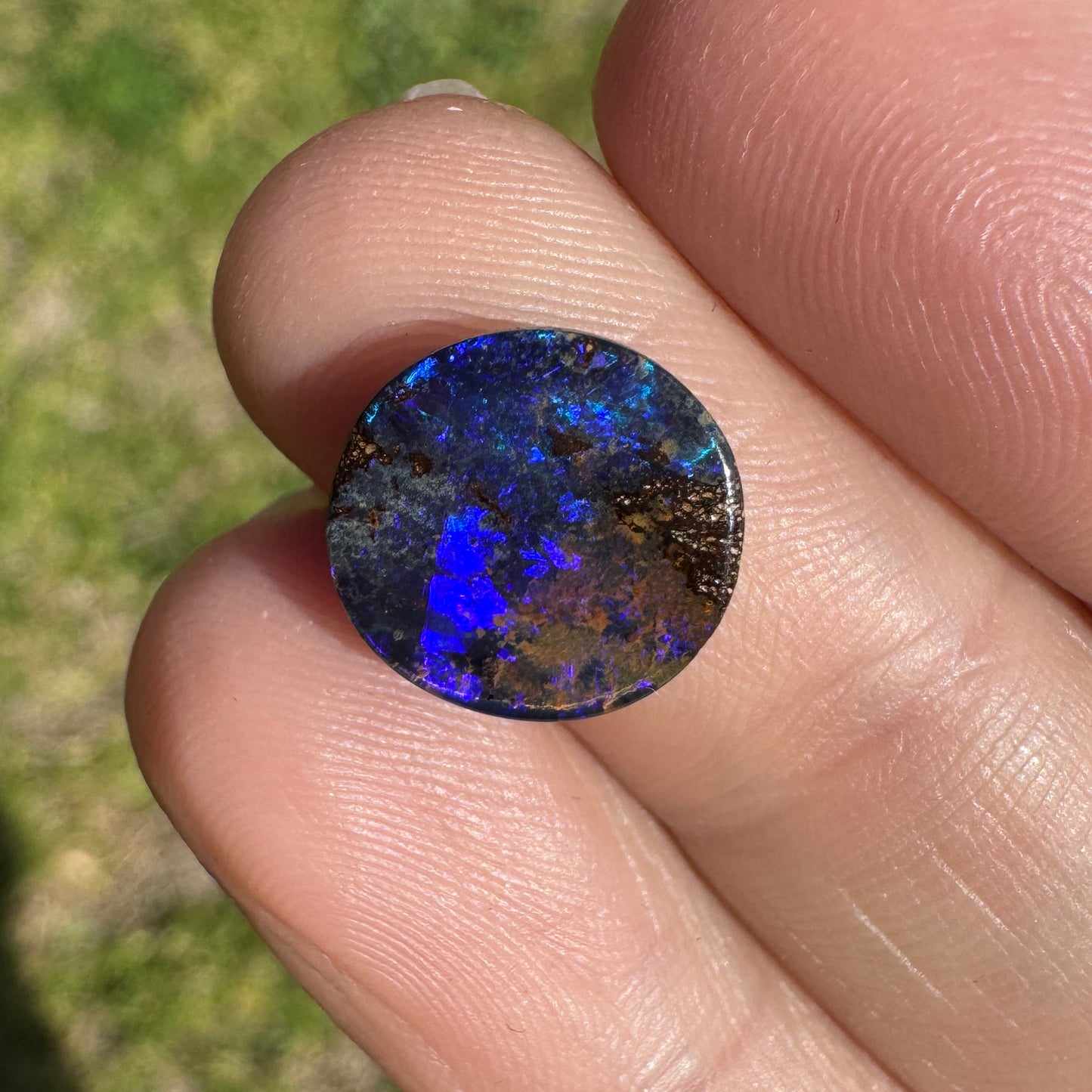 3.03 Ct purple circle bouder opal