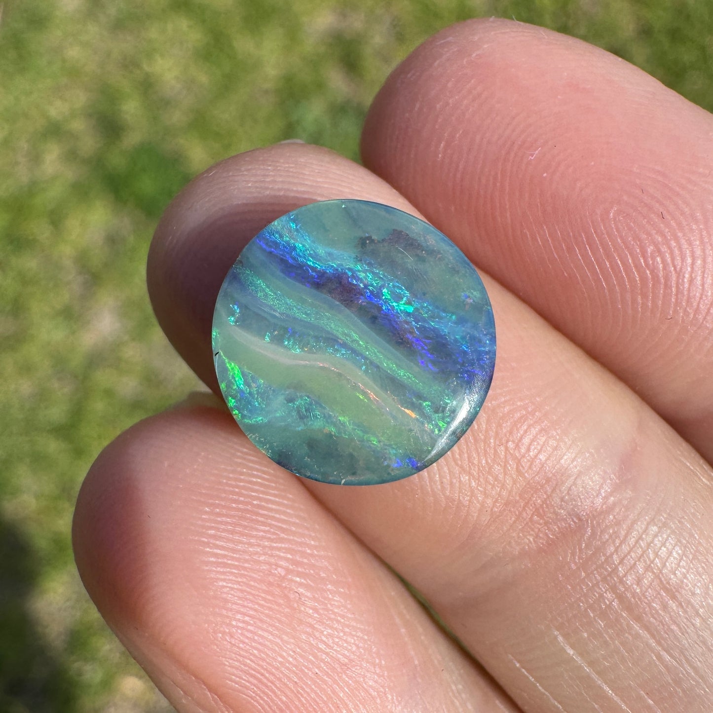 4.56 Ct striped circle boulder opal