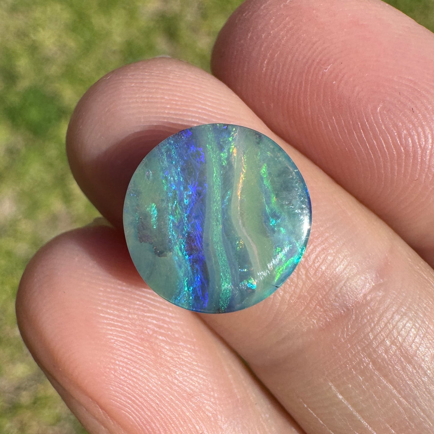 4.56 Ct striped circle boulder opal