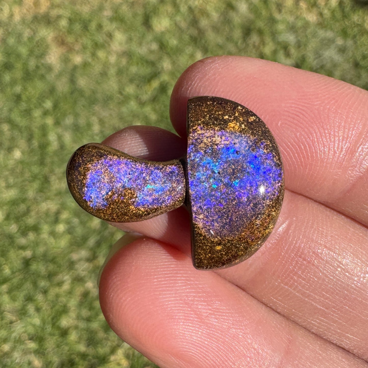 13.56 Ct boulder opal mushroom carving