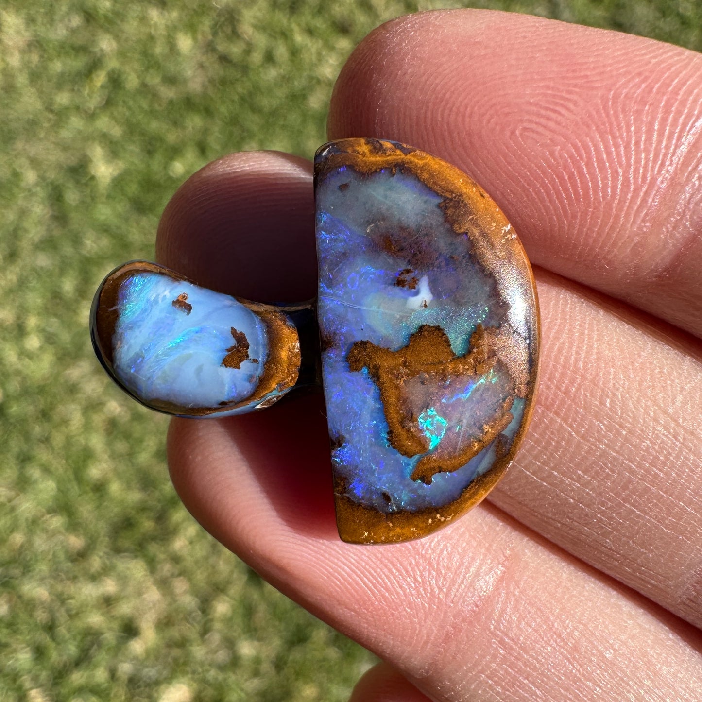 19.54 Ct boulder opal mushroom carving