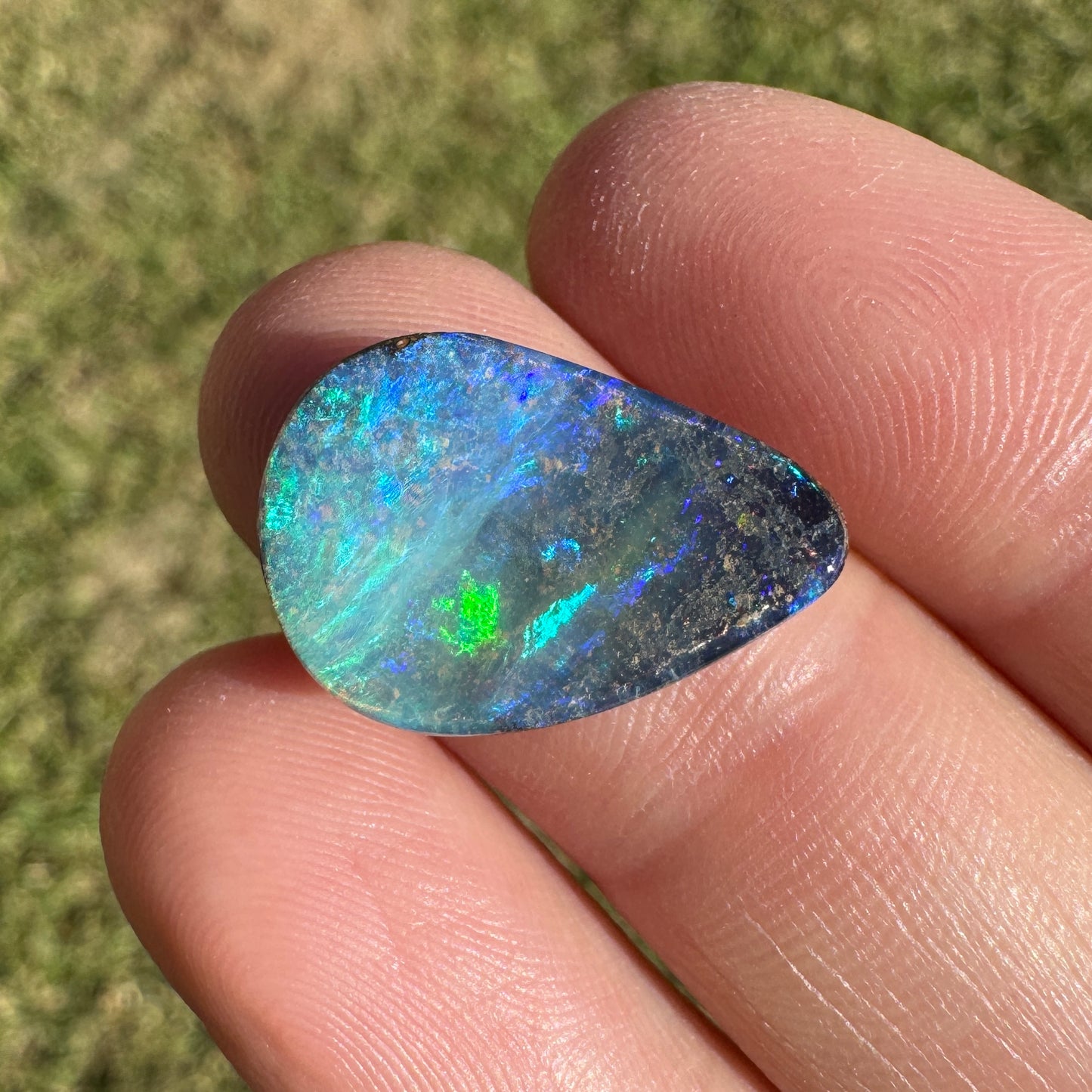 5.09 Ct green-blue teardrop boulder opal