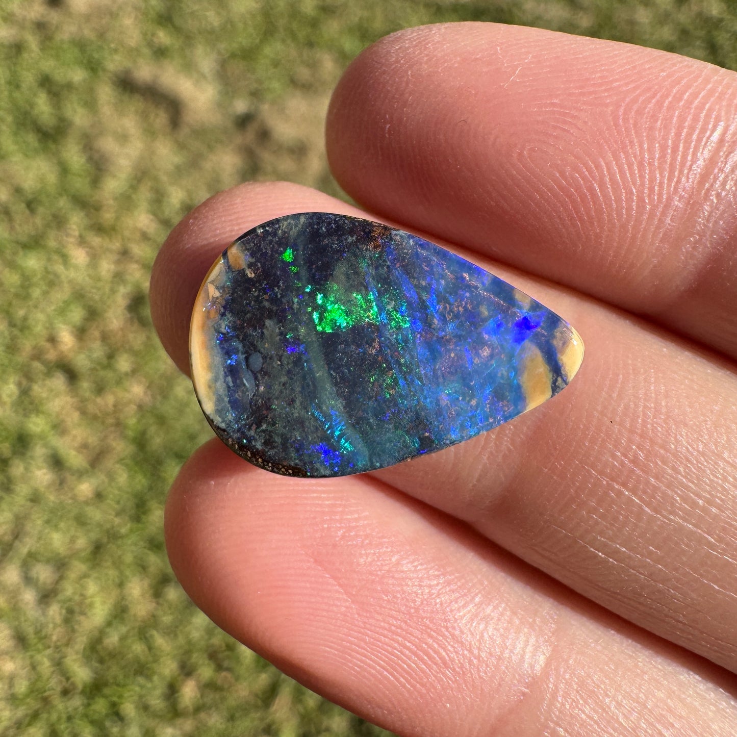 7.50 Ct teardrop boulder opal