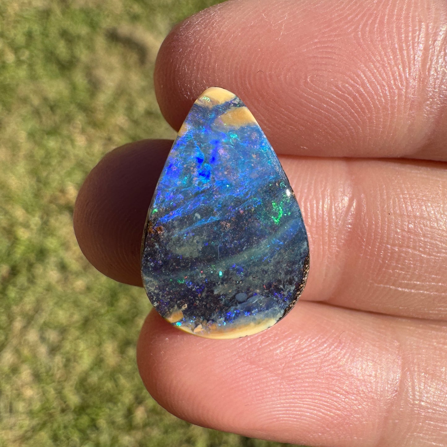7.50 Ct teardrop boulder opal