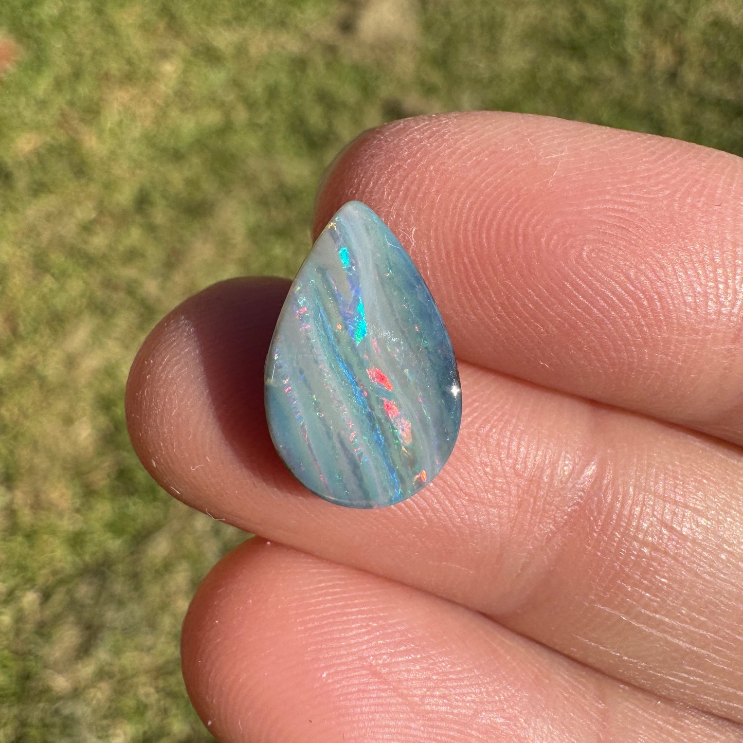 3.58 Ct stripy teardrop boulder opal