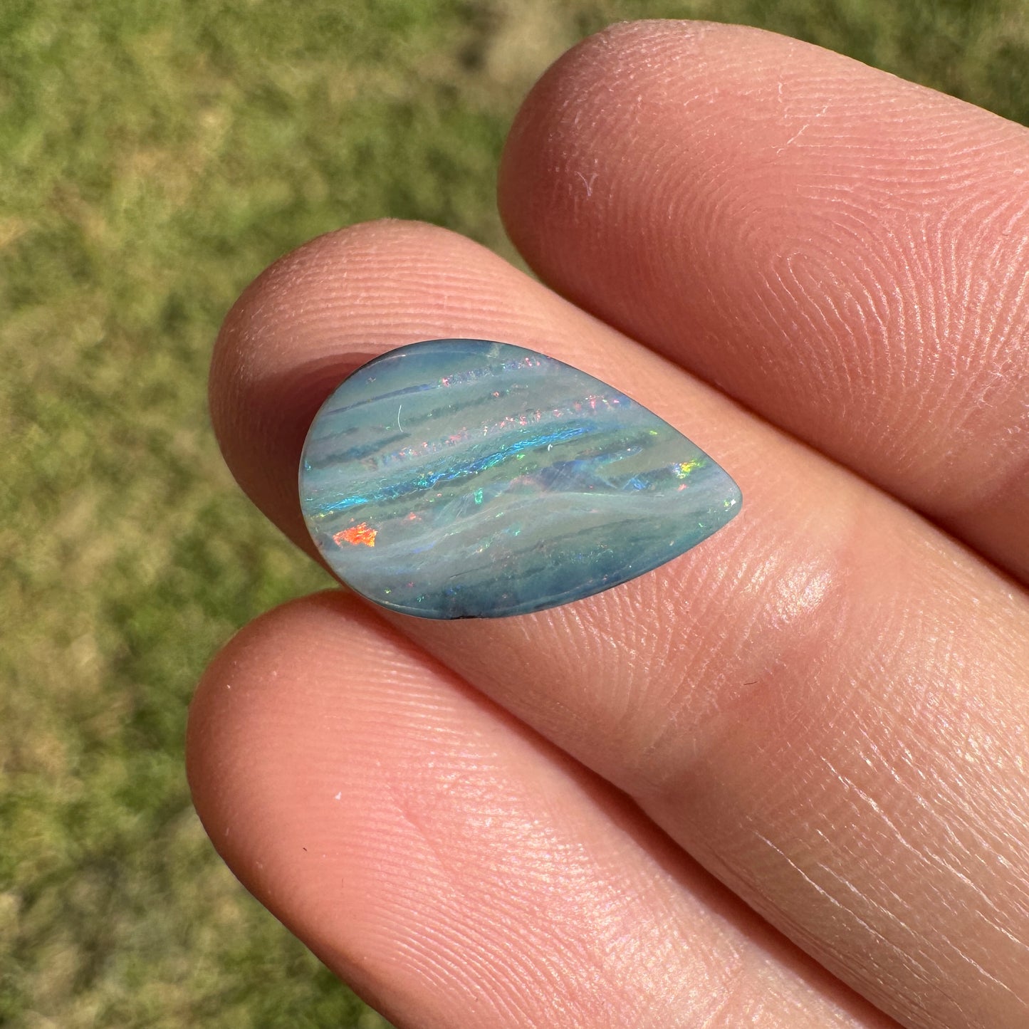 3.58 Ct stripy teardrop boulder opal