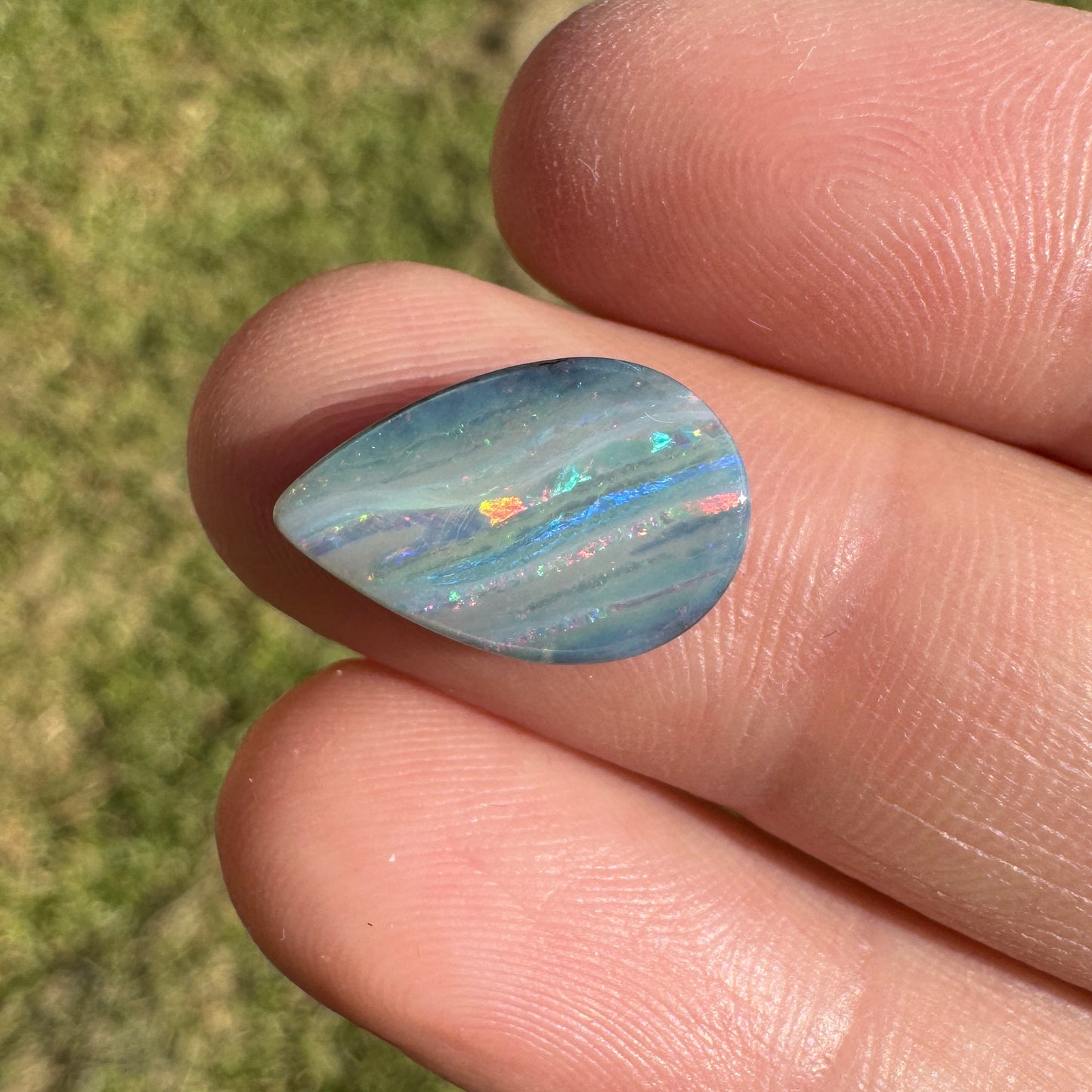 3.58 Ct stripy teardrop boulder opal