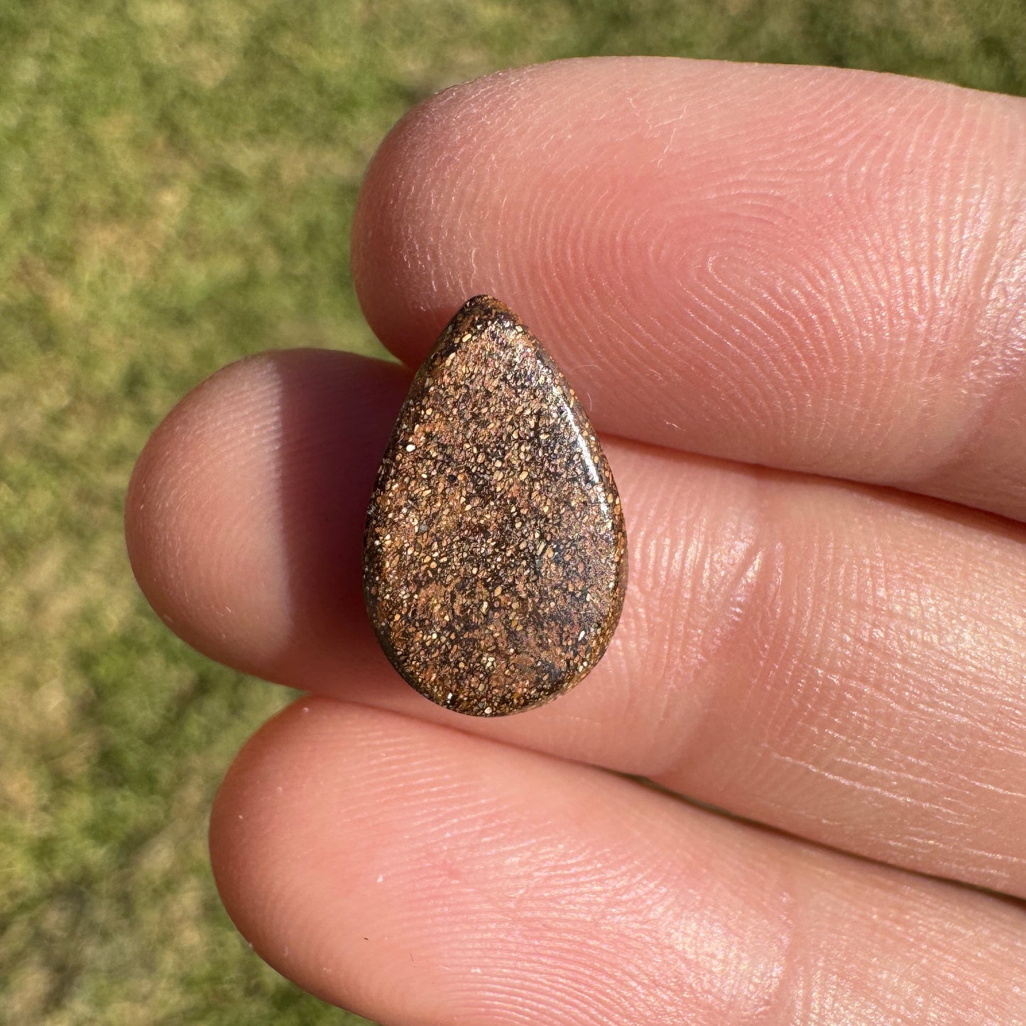 3.58 Ct stripy teardrop boulder opal