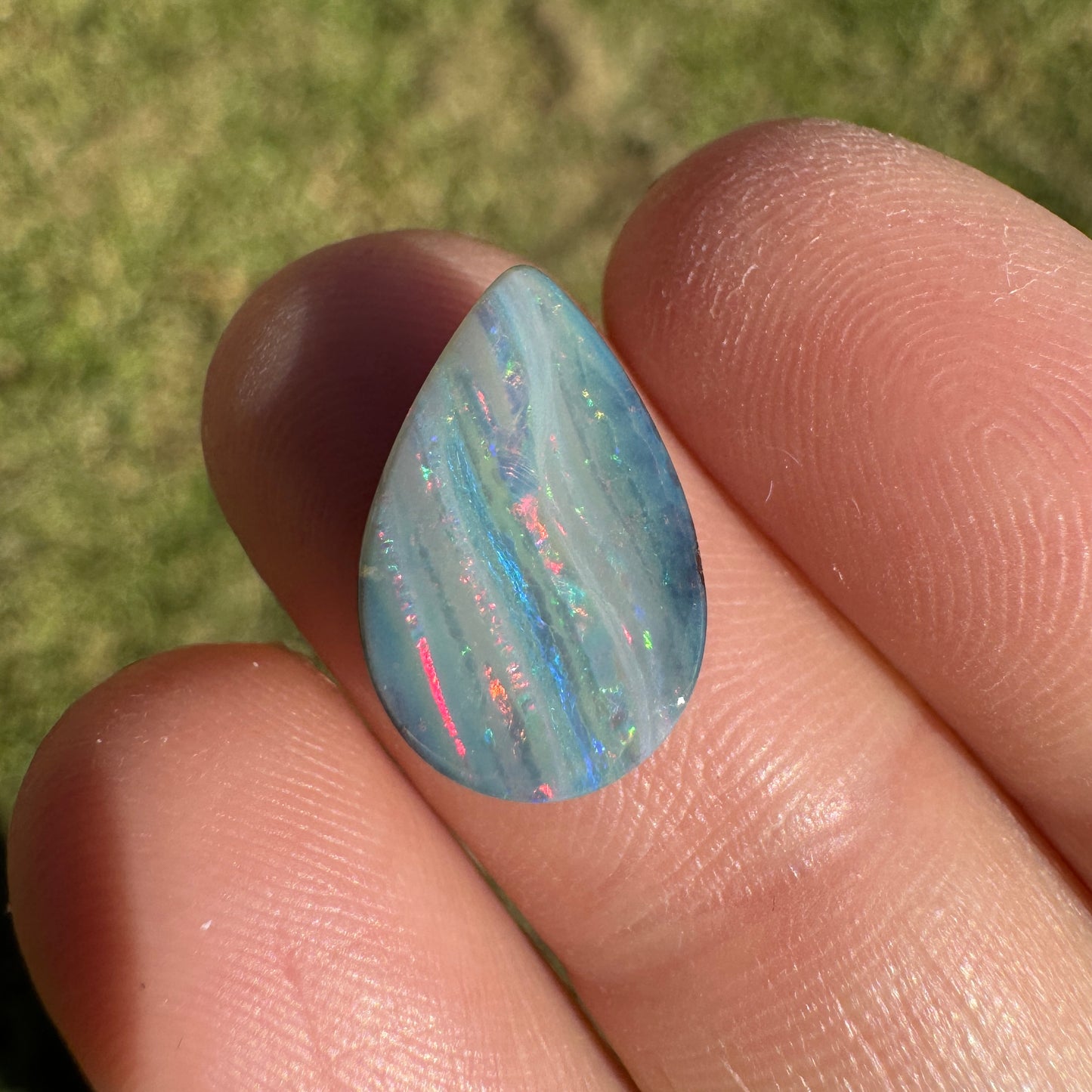 3.58 Ct stripy teardrop boulder opal