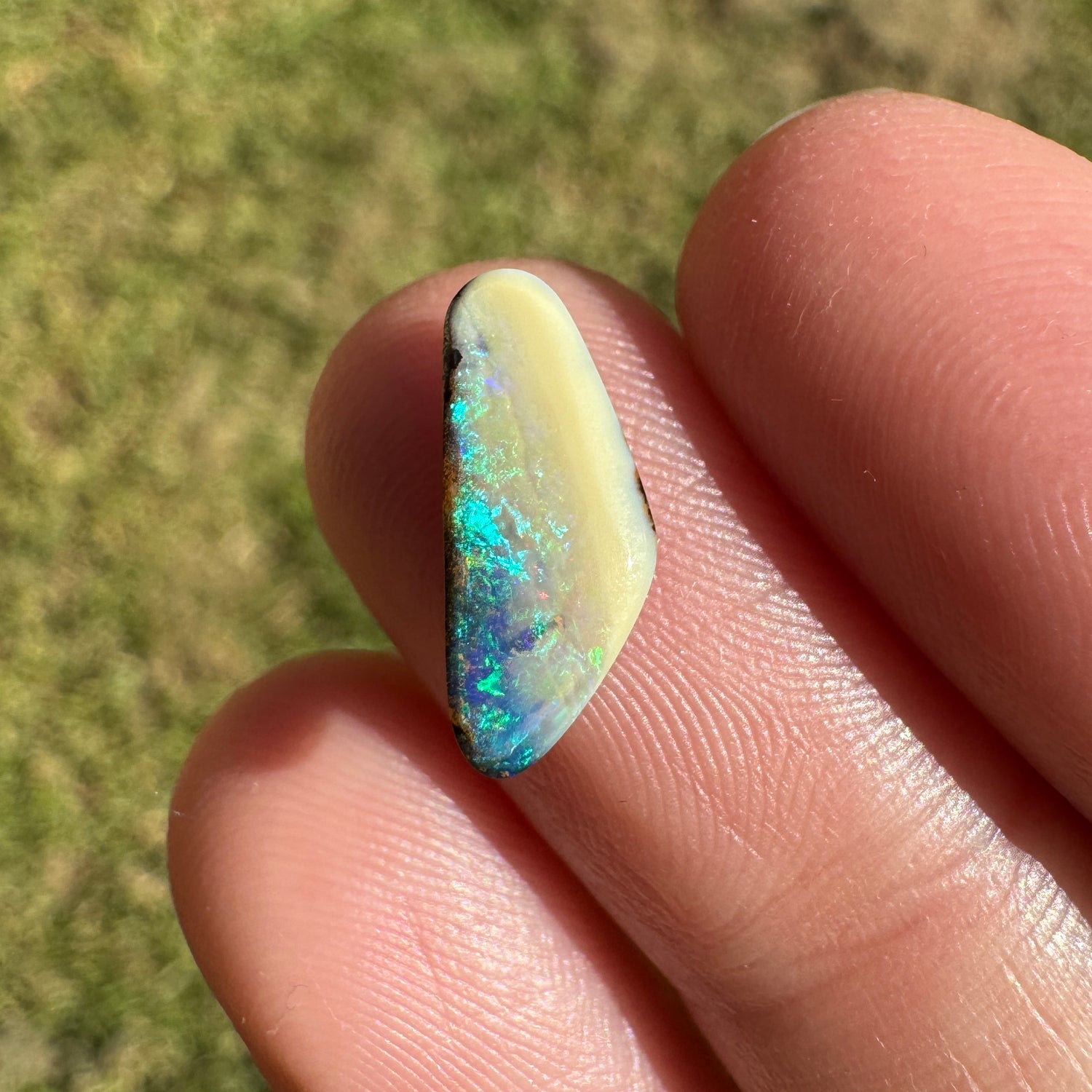 1.88 Ct small boulder opal - Broken River Mining