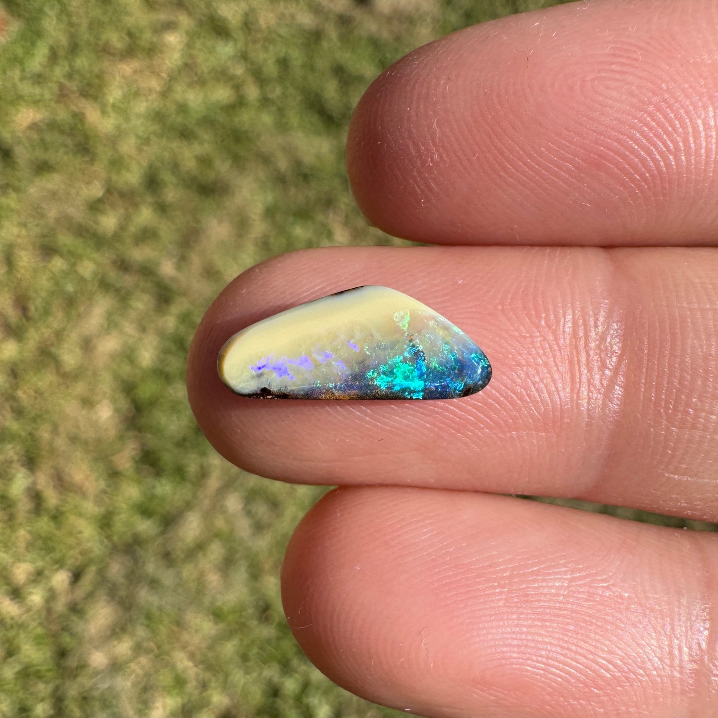 1.88 Ct small boulder opal - Broken River Mining
