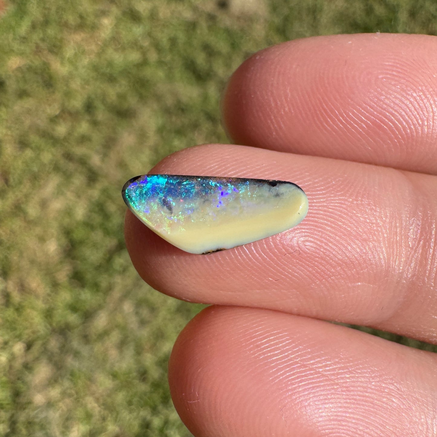 1.88 Ct small boulder opal - Broken River Mining