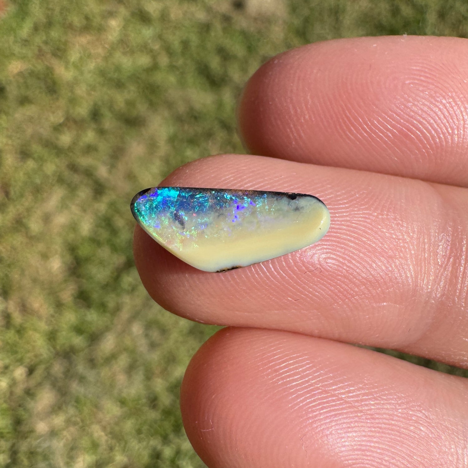 1.88 Ct small boulder opal - Broken River Mining