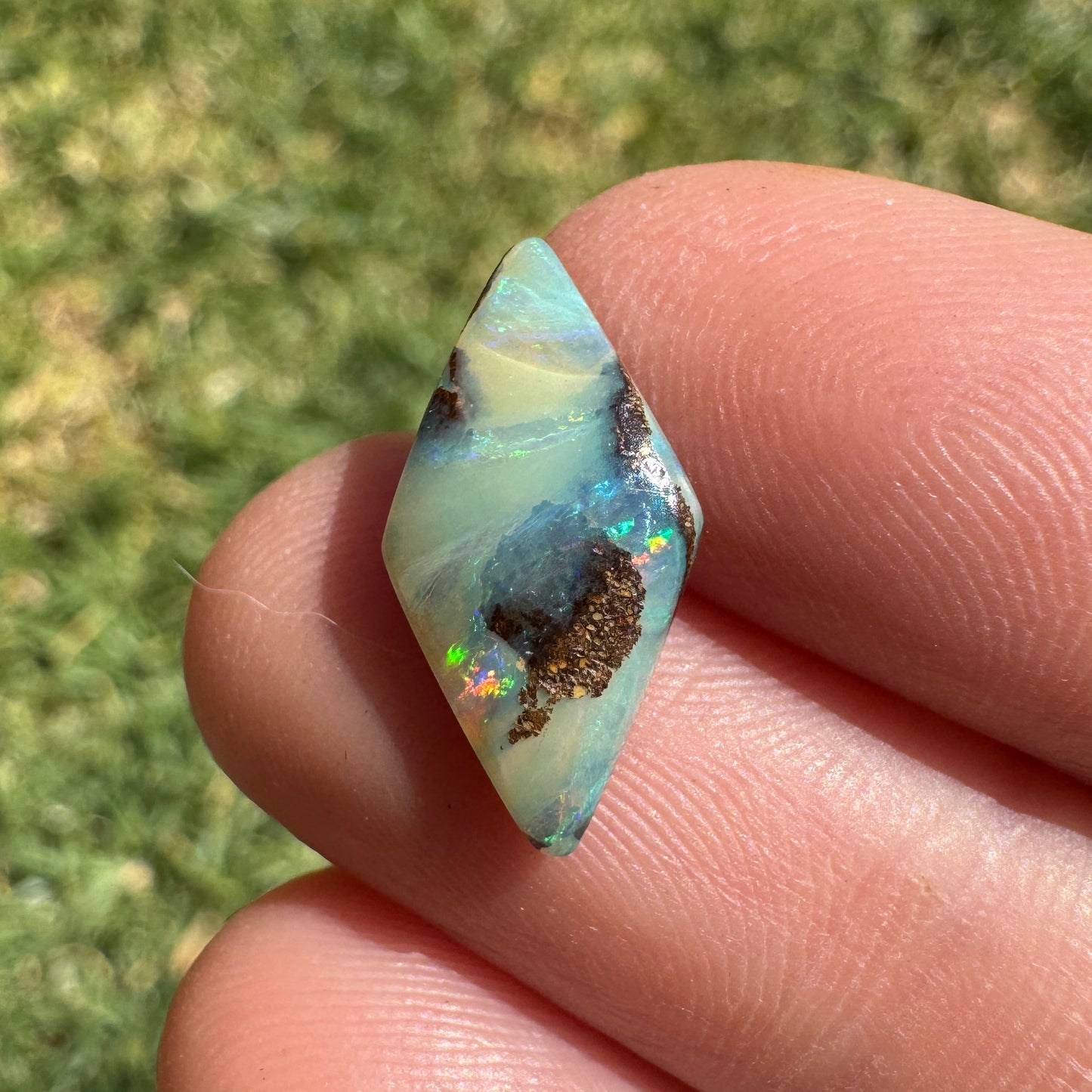 2.76 Ct small boulder opal
