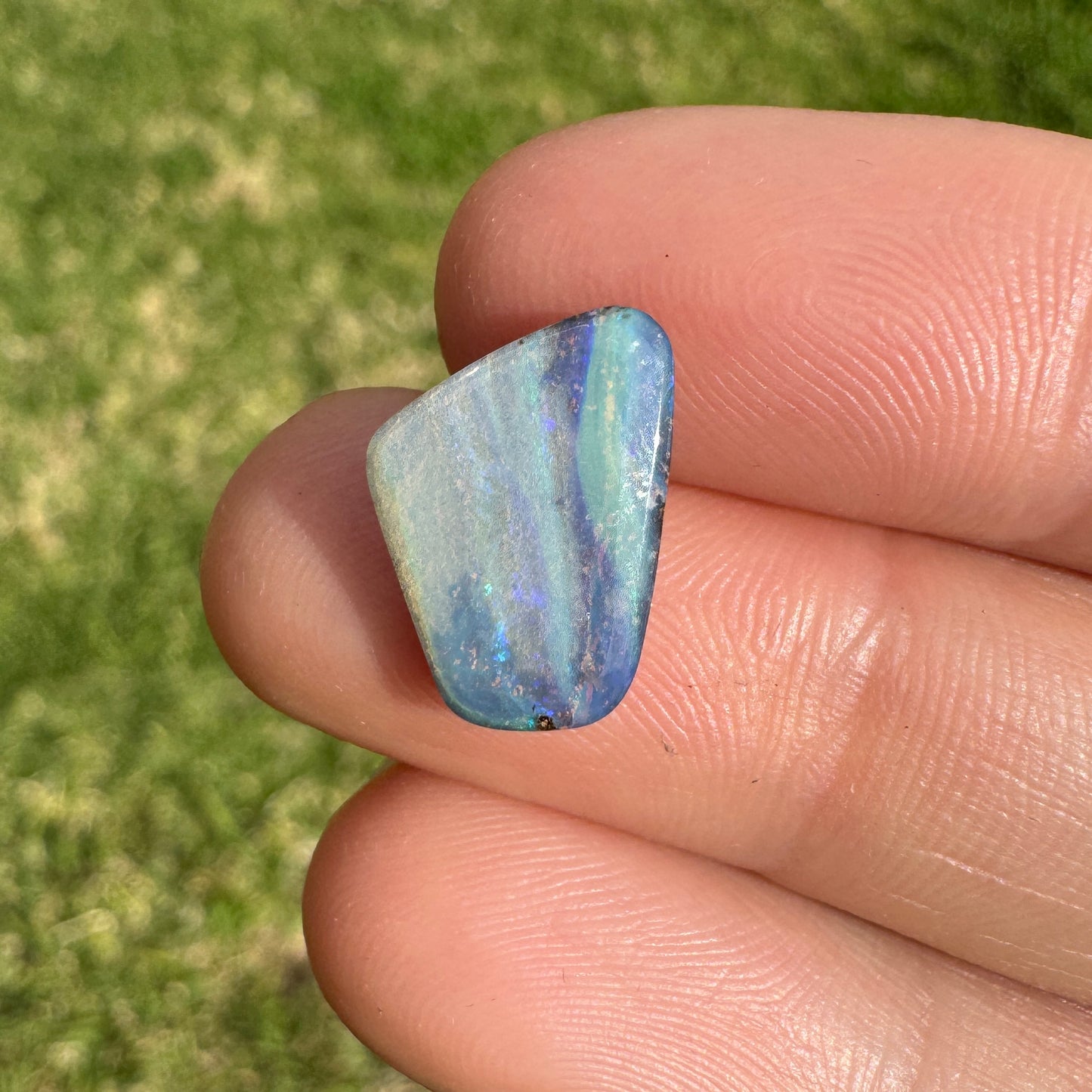 2.87 Ct small boulder opal