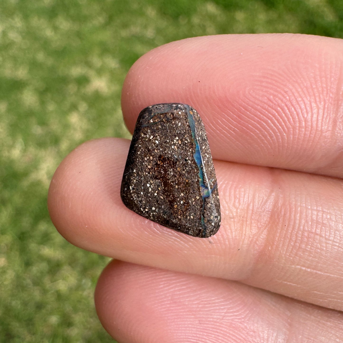 2.87 Ct small boulder opal