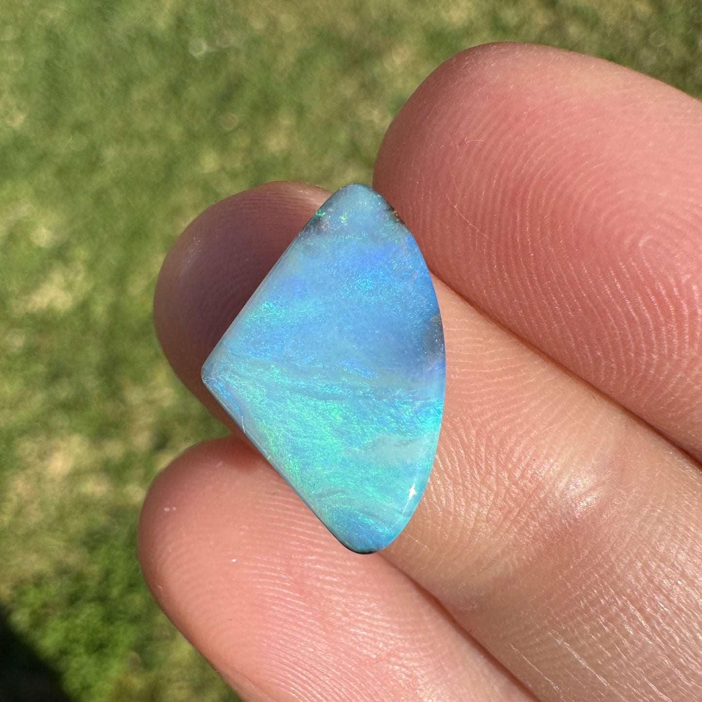 3.79 Ct fan boulder opal