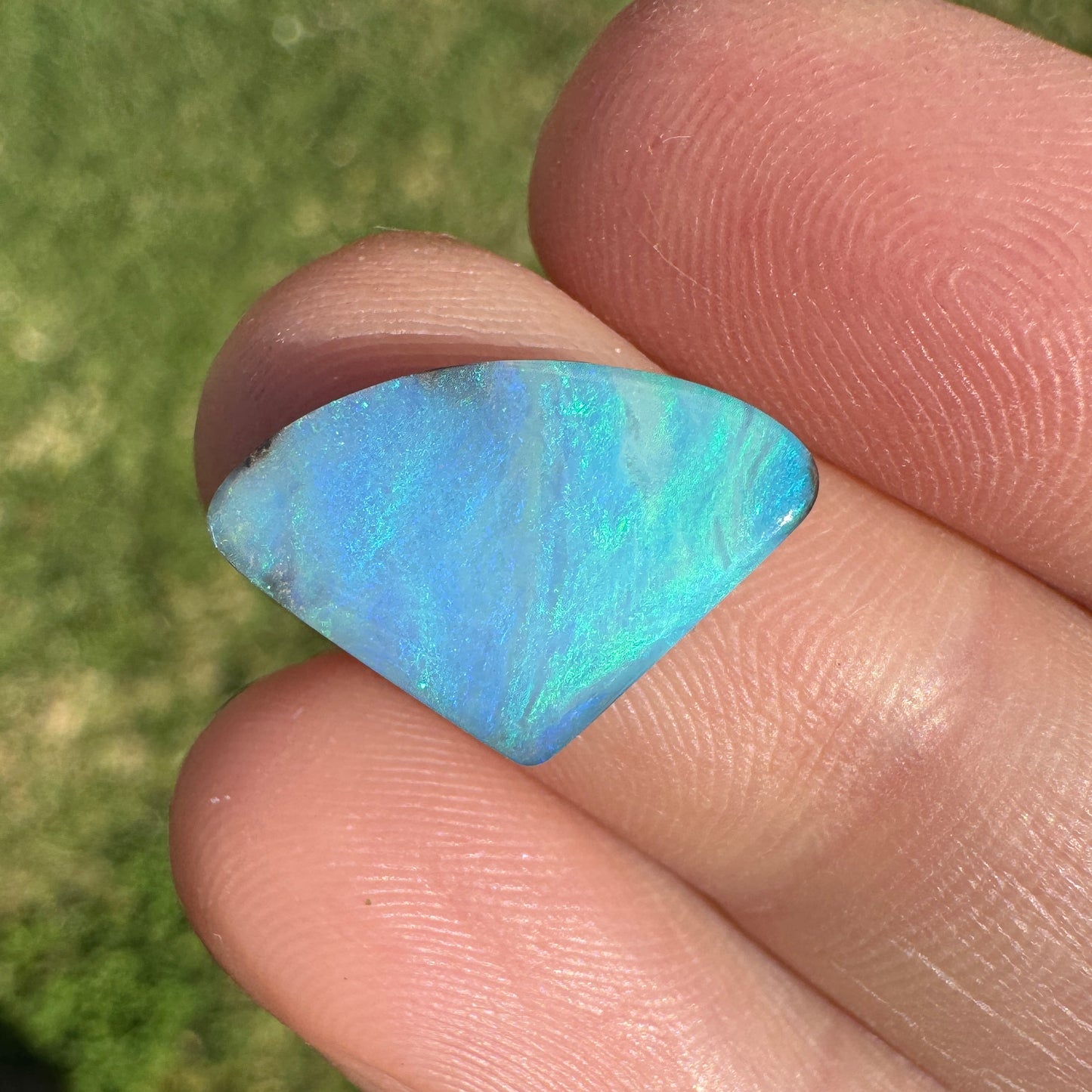 3.79 Ct fan boulder opal