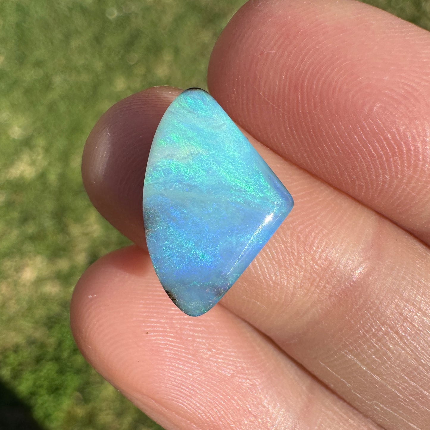 3.79 Ct fan boulder opal