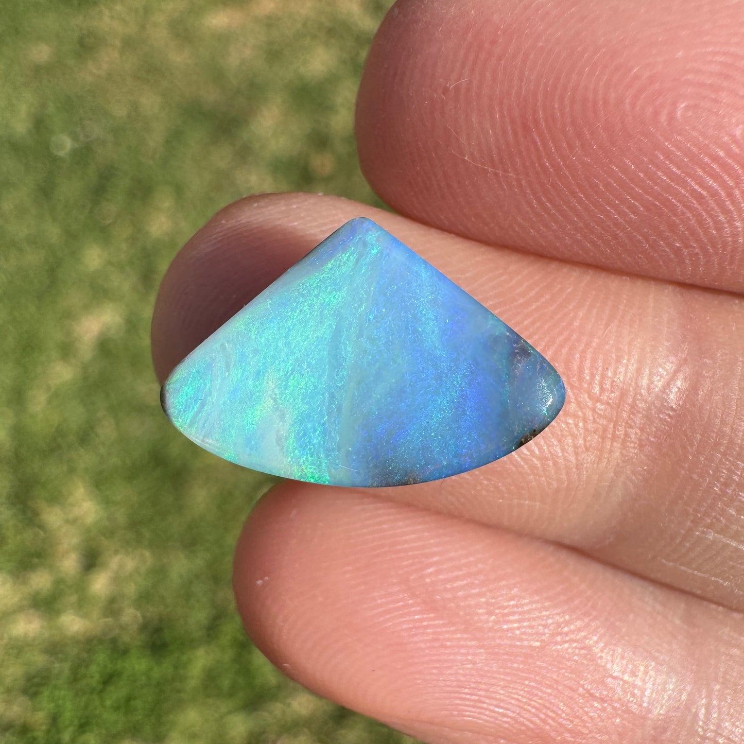 3.79 Ct fan boulder opal