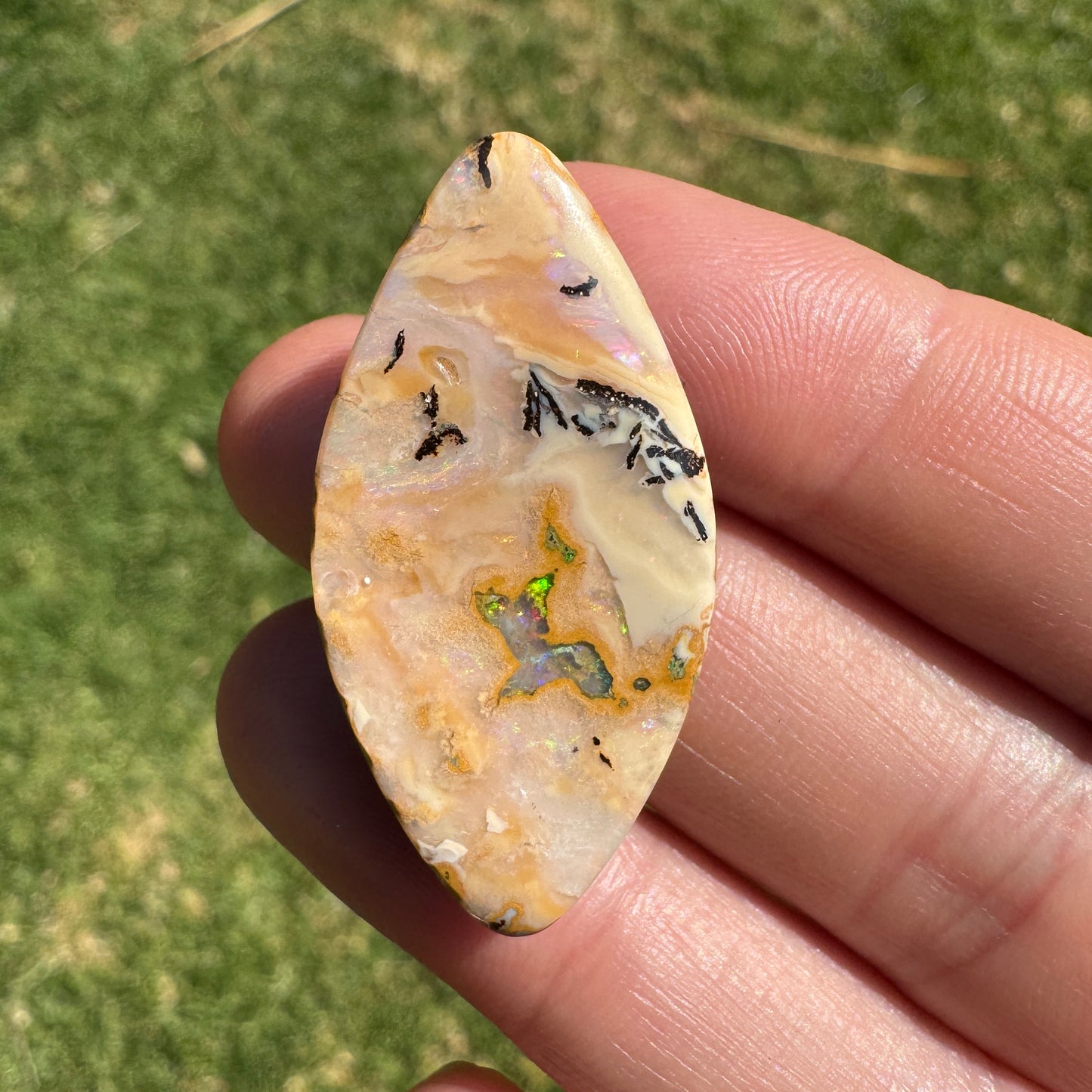 33.07 Ct side-drilled large boulder opal