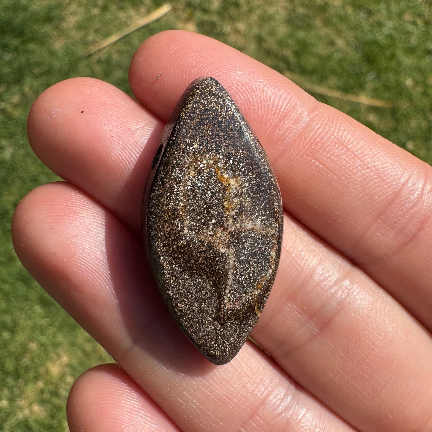 33.07 Ct side-drilled large boulder opal