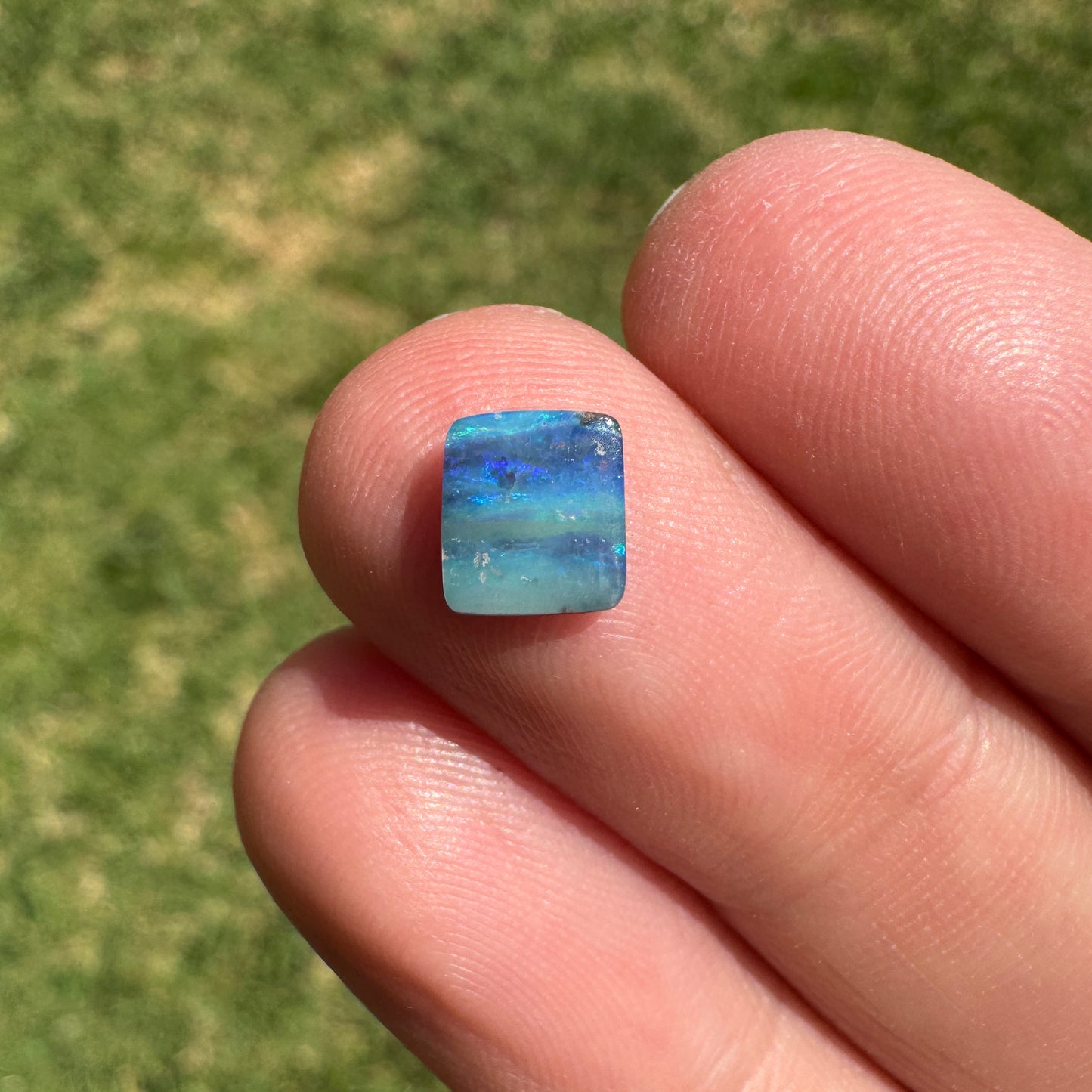 0.75 Ct extra small boulder opal