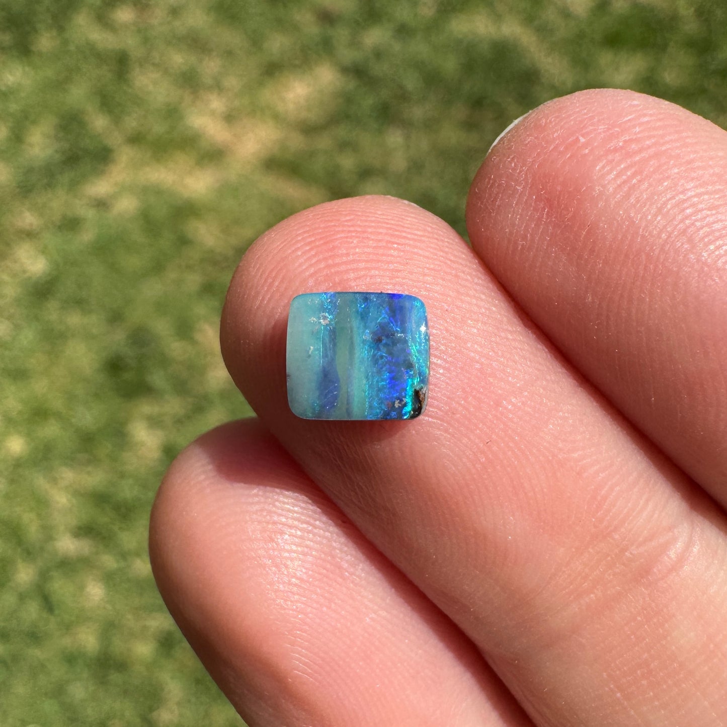 0.75 Ct extra small boulder opal