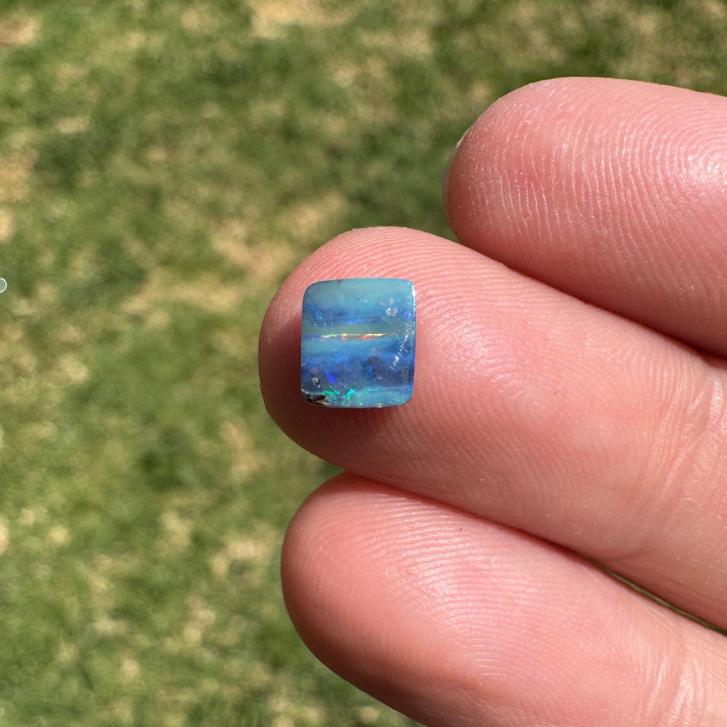 0.75 Ct extra small boulder opal