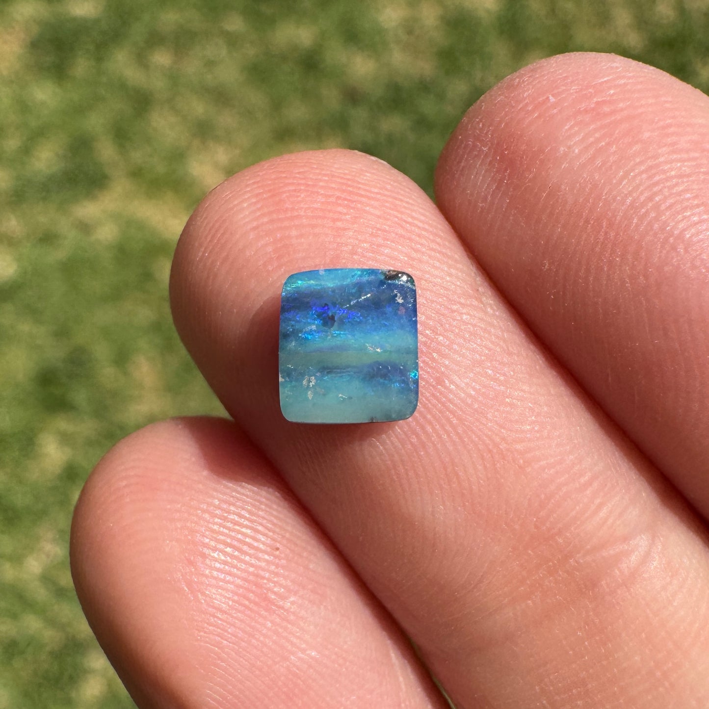 0.75 Ct extra small boulder opal