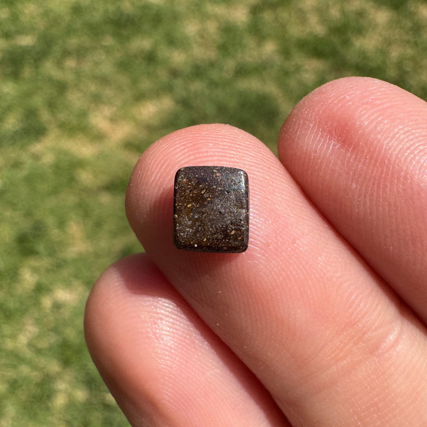 0.75 Ct extra small boulder opal