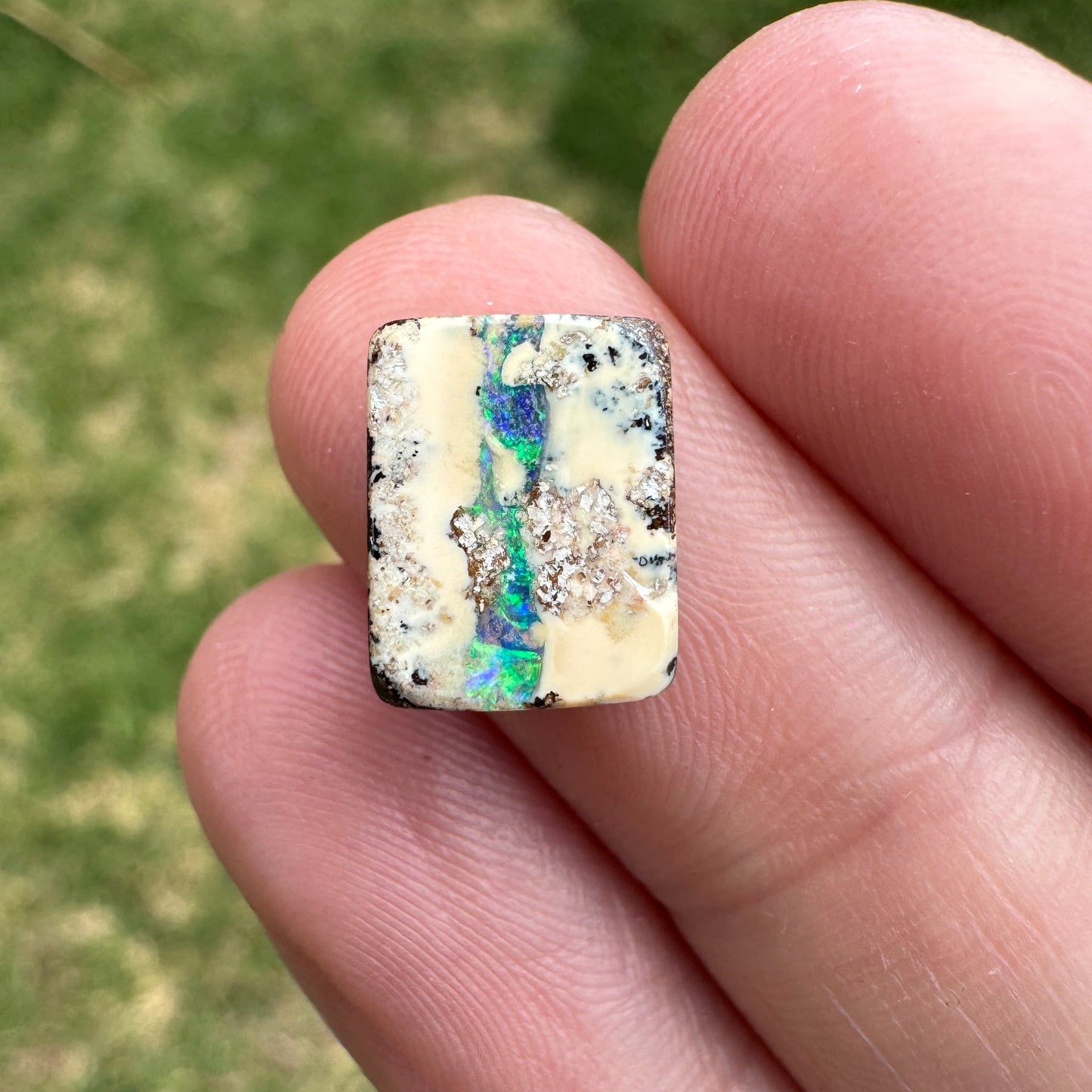 2.81 Ct small boulder opal