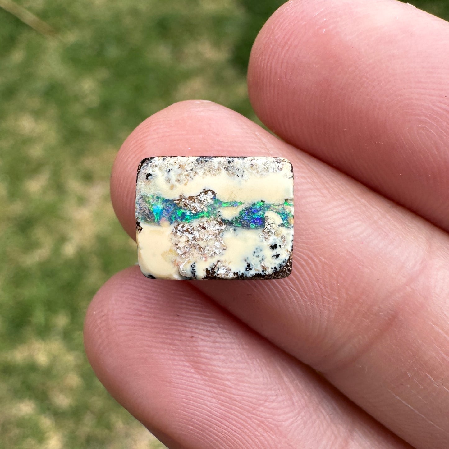 2.81 Ct small boulder opal