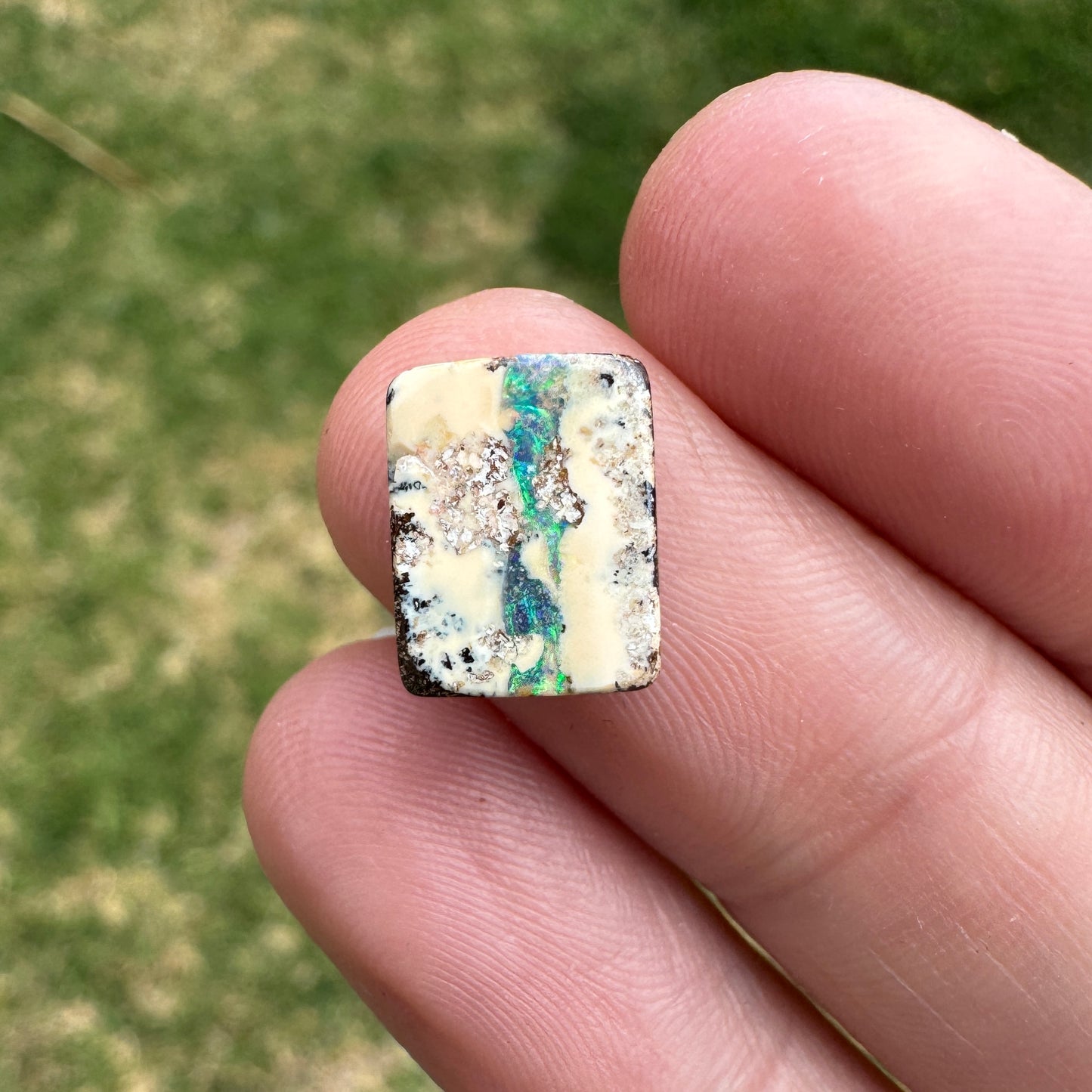 2.81 Ct small boulder opal
